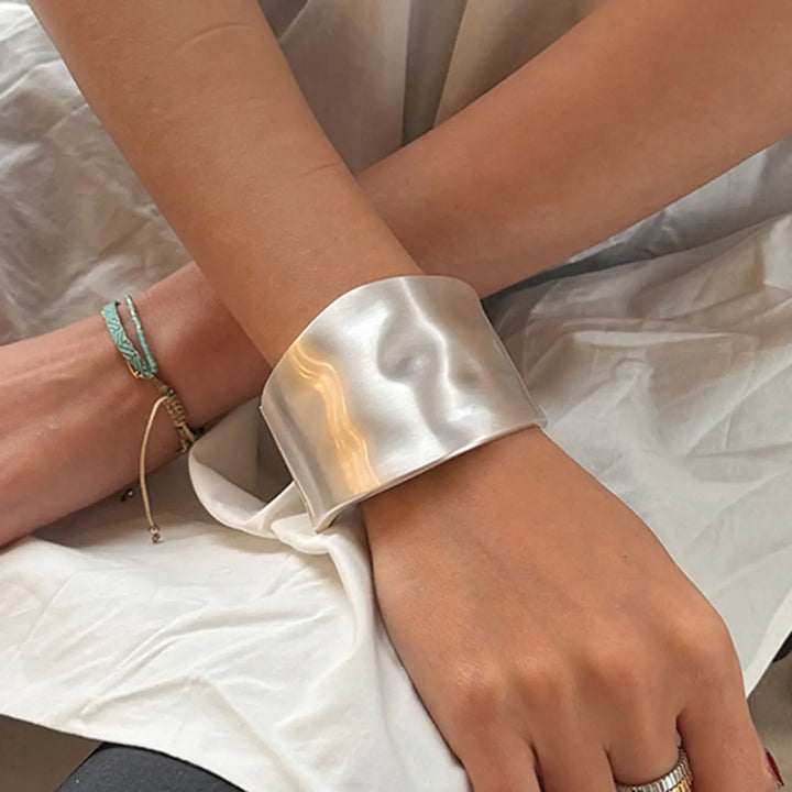 RAYNA™ – Chic Asymmetric Statement Bangle